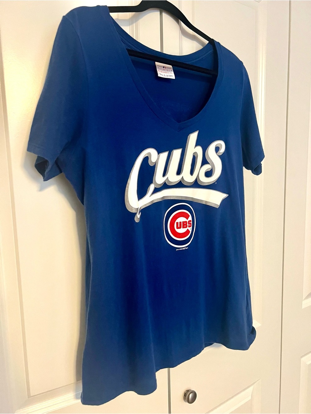 Official MLB Chicago Cubs Women’s V-Neck Tee, Anthony Rizzo 44 - Picture 5 of 10